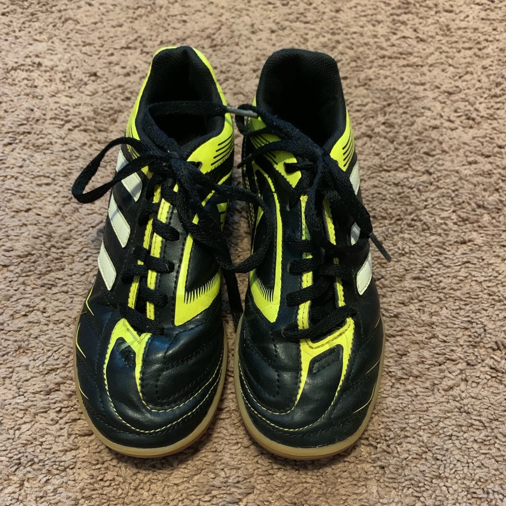 EUC adidas sneaker.